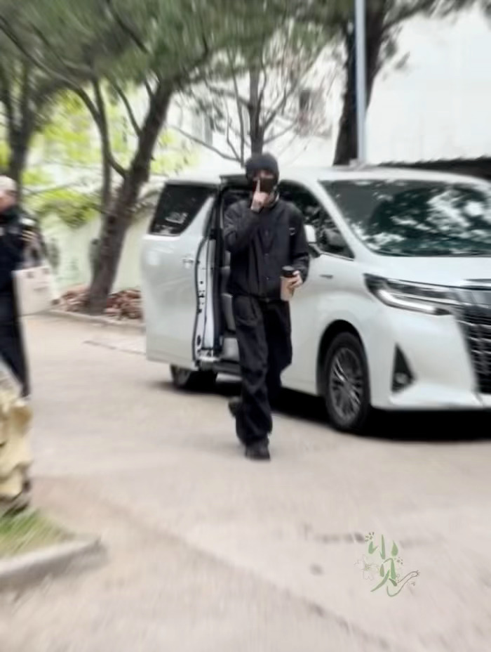 丁禹兮 沪上潮男丁禹兮真的把横店上班路走出T台感！三天三套穿搭各有风格，私服品味