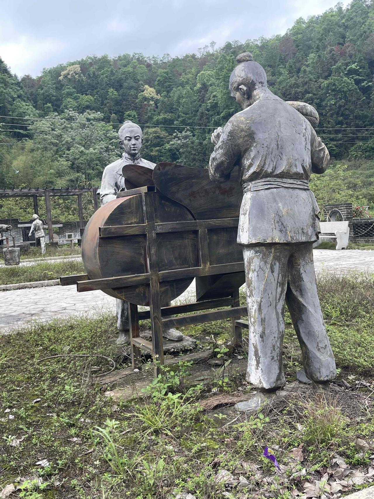 上联是：人不可貌相，怎么对下联人不可貌相看他长得丑但是他心里善良，做人做事很受人