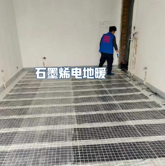 闺蜜家新装修的房子，装地暖时死活不听劝，非要搞传统的水地暖！结果呢？层高矮了10