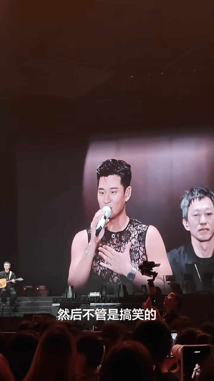 网速慢的都不知道周兴哲在说什么周兴哲常州演唱会谁能想到一首老歌迎来二次宣发！周兴