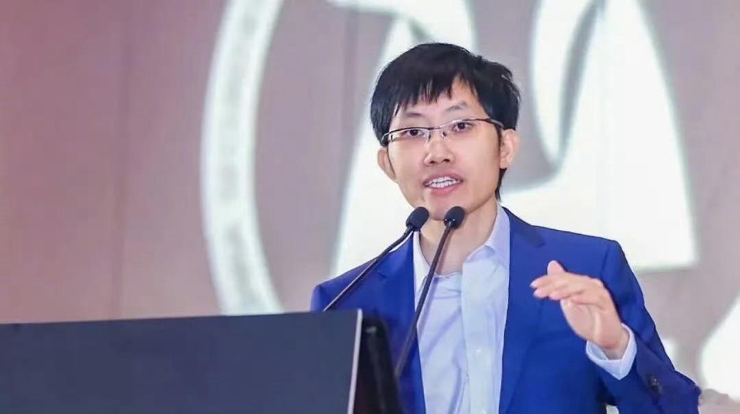 很多网友总两极化看待国产AI芯片，要么无脑吹吊打海外，要么全盘看衰。梁文锋给出客