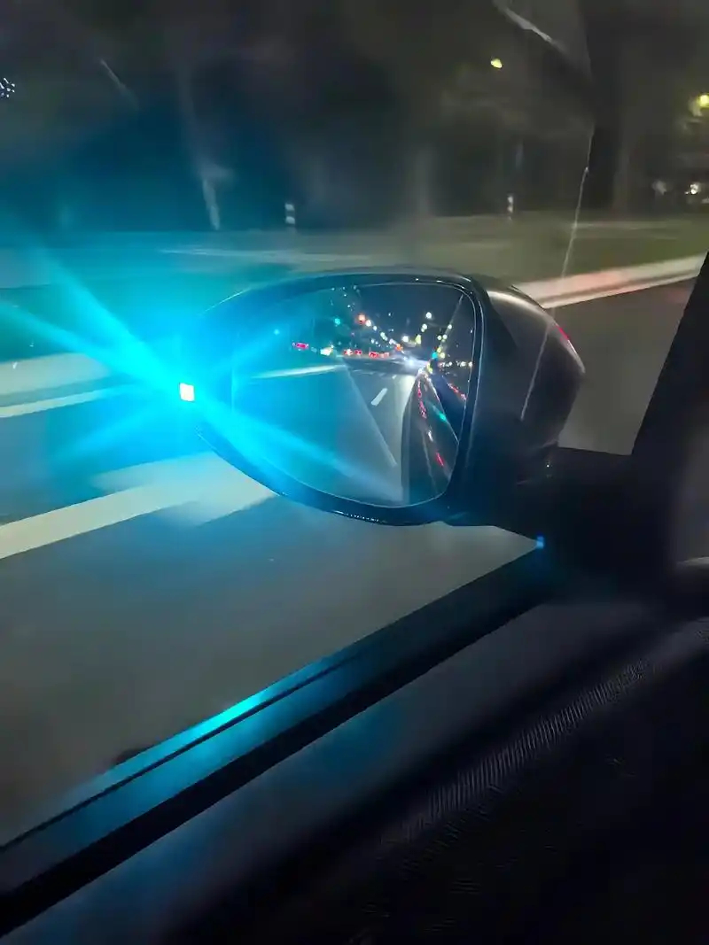 小蓝灯 小蓝灯的事这两天讨论挺凶，中国汽车标准化研究院发文，大家看图了解一下，提
