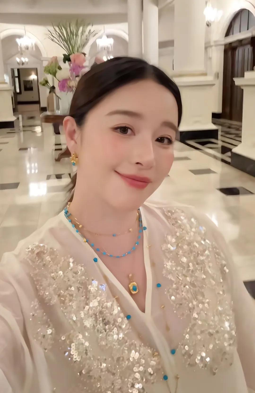 离开错的人就变成这么好的人，遇到好的人真的可以让自己更好，你看女星阚清子就知道了
