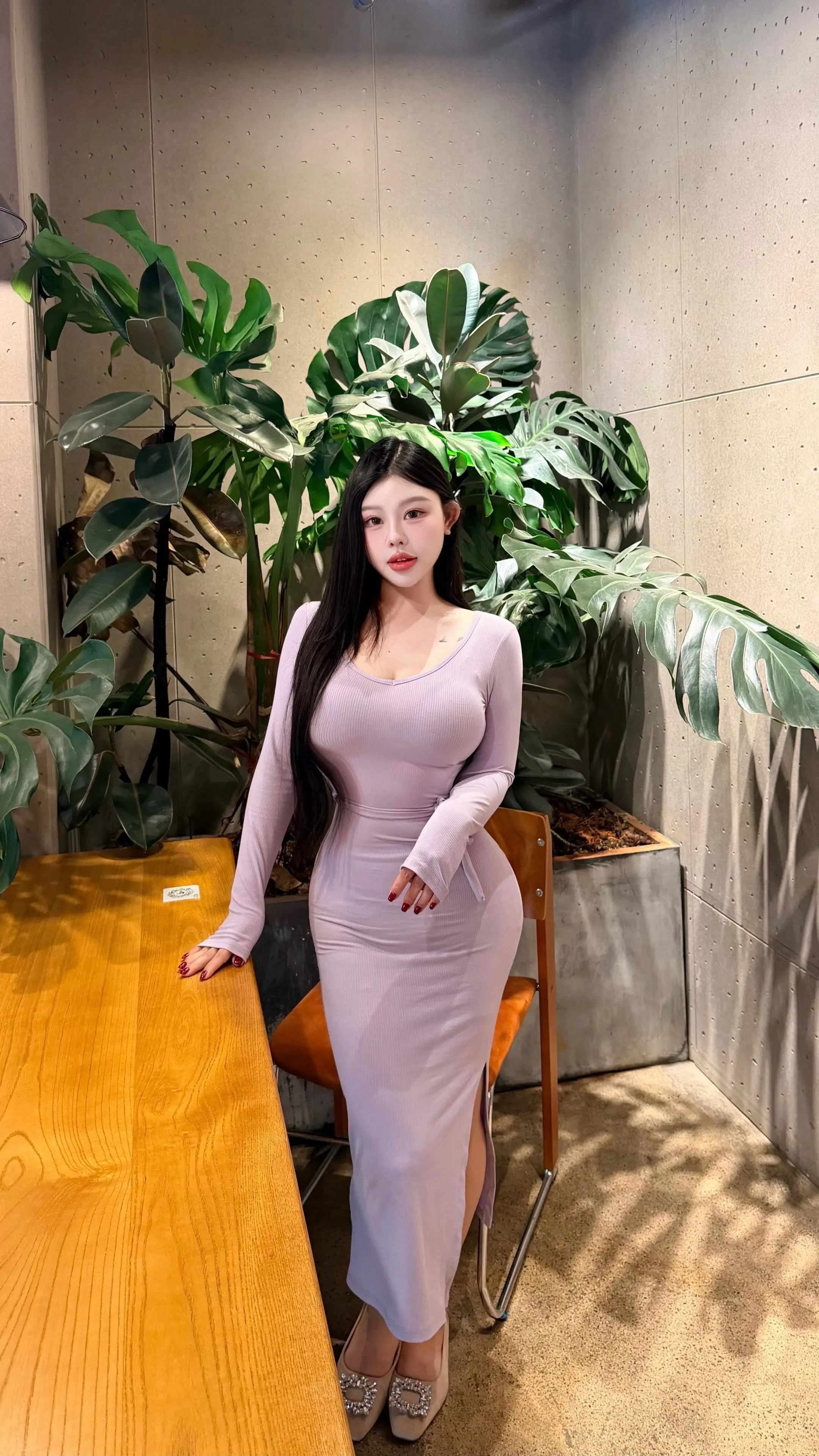 挺想回你消息的 可惜你也不发