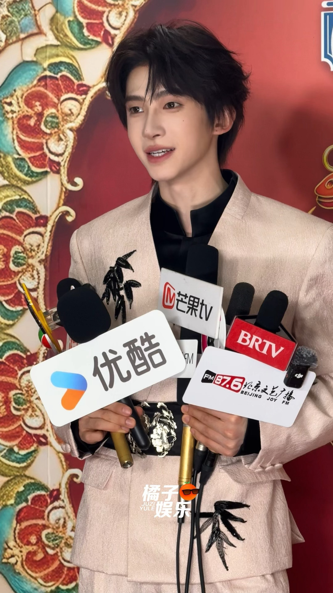 速来点击live接收刘宇的新年祝福马上拥有你想拥有的一切我秒接🫳🏻🫳🏻?