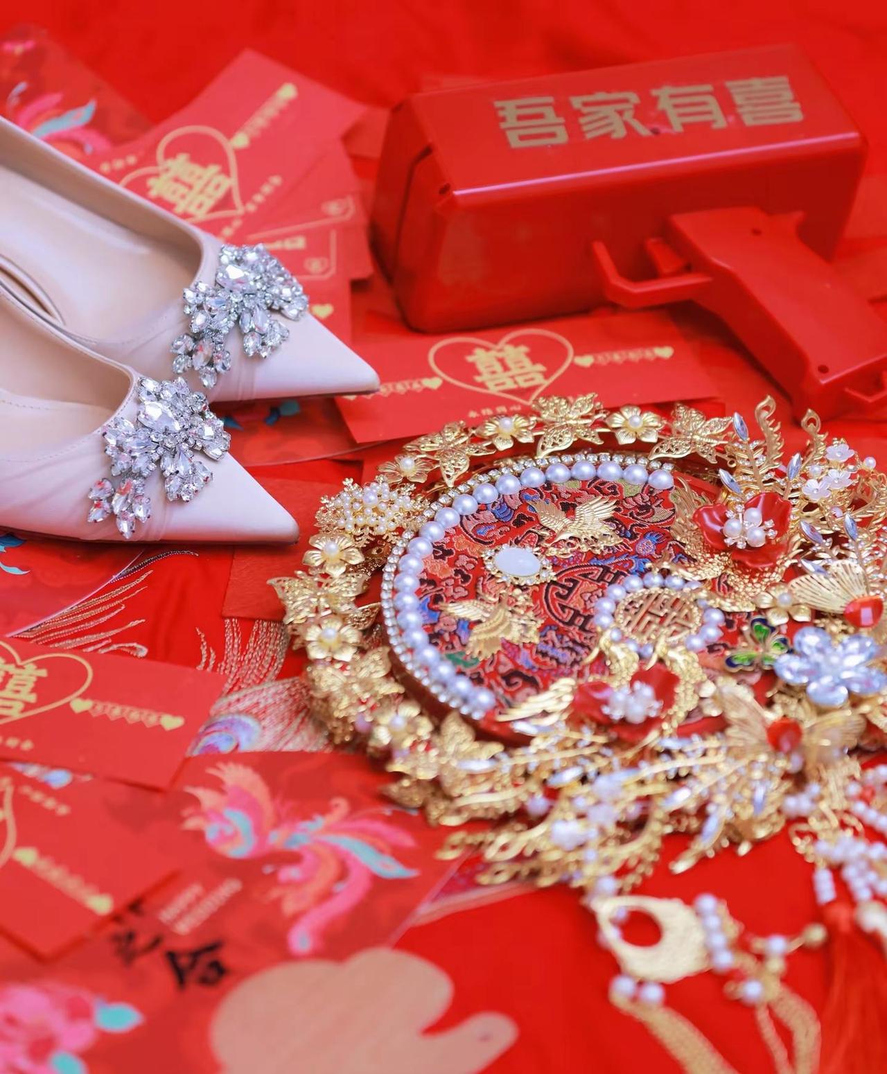 “婚礼从不只是两个人的仪式，它是一本突然翻开的群像录，所有彼此生命的人，都值得被