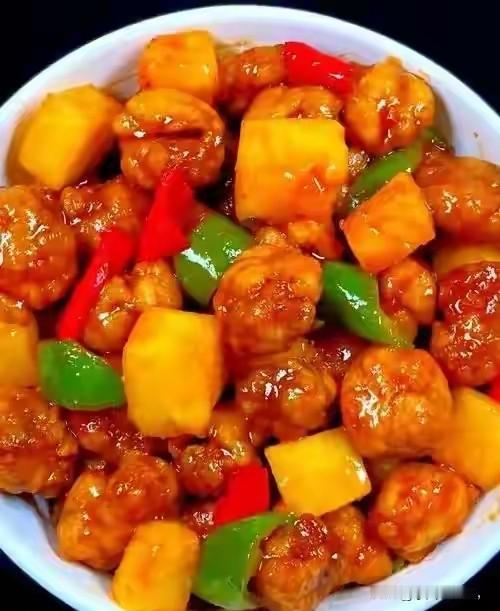 香港吃到了菠萝咕咾肉
2015年的夏天，我有两个在平安保险的同学先后找到我，问我