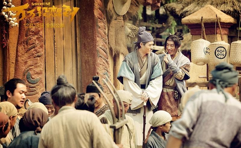 凌晨2点，我刷完了整个贺岁档的票房数据，后背有点发凉。
所有人都盯着《热辣滚烫》