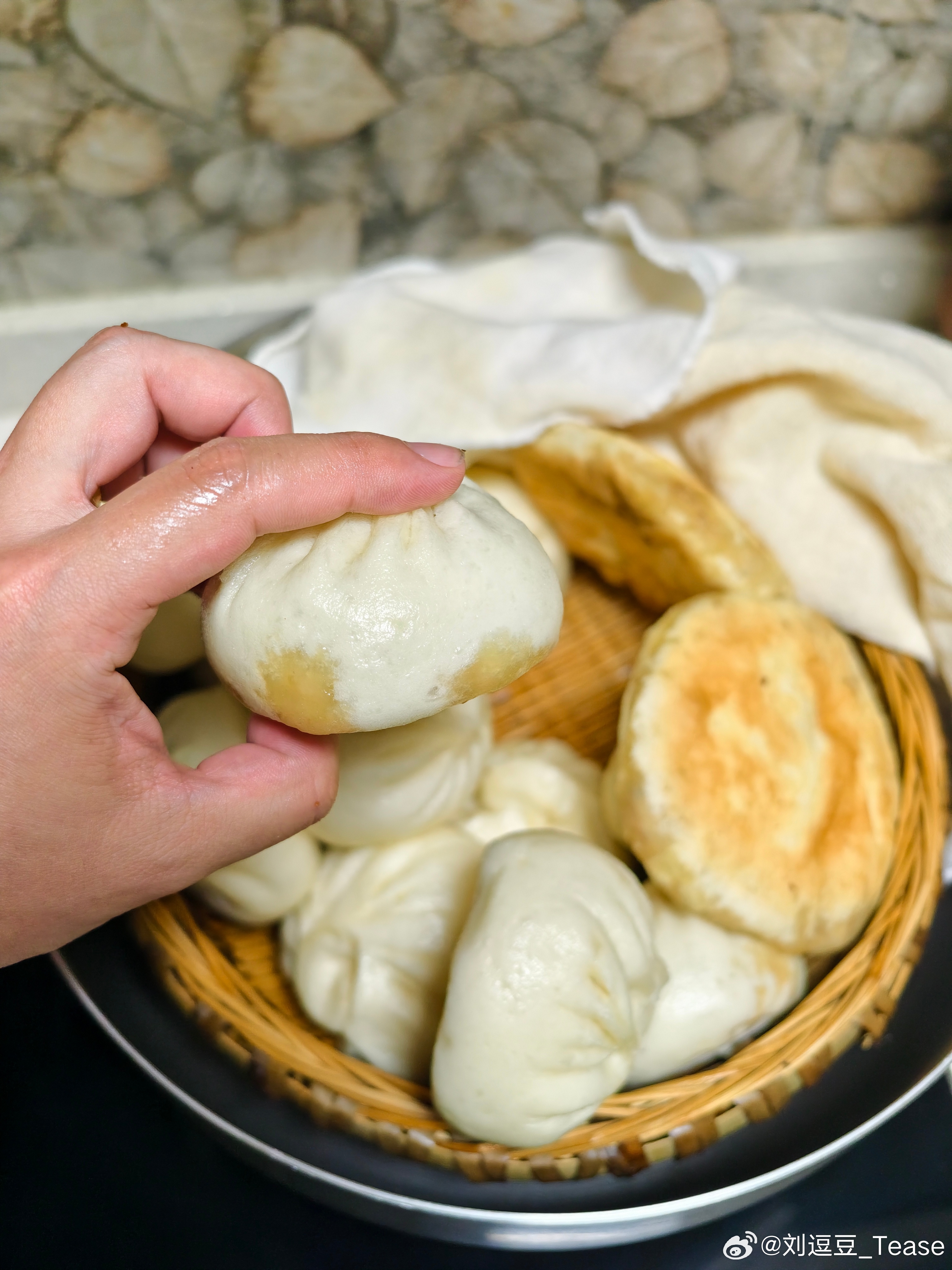 透油的酸菜大包子香死了我的美食日记