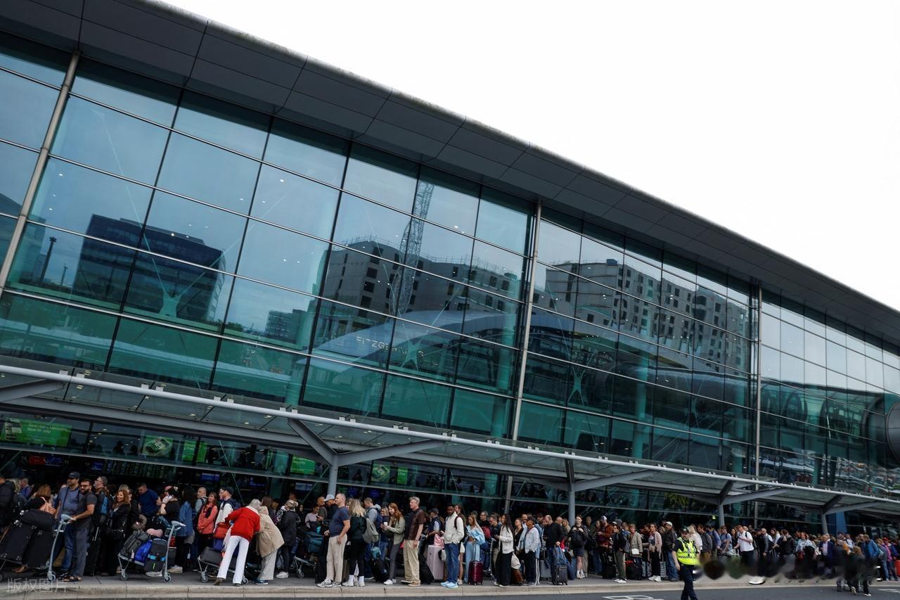 近日，美国签证审查被严重拖长

在美工作的外籍小伙伴慌了？出国容易回国难，现在连