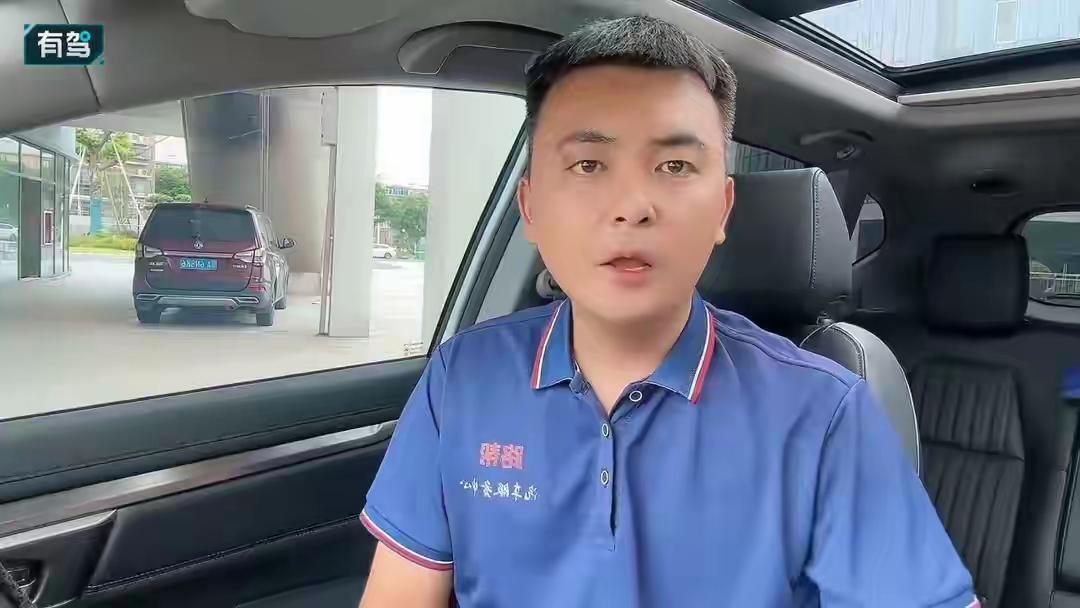 都说新能源车爱自燃，可真实数据有点反直觉：2025年消防局统计，新能源车自燃率万