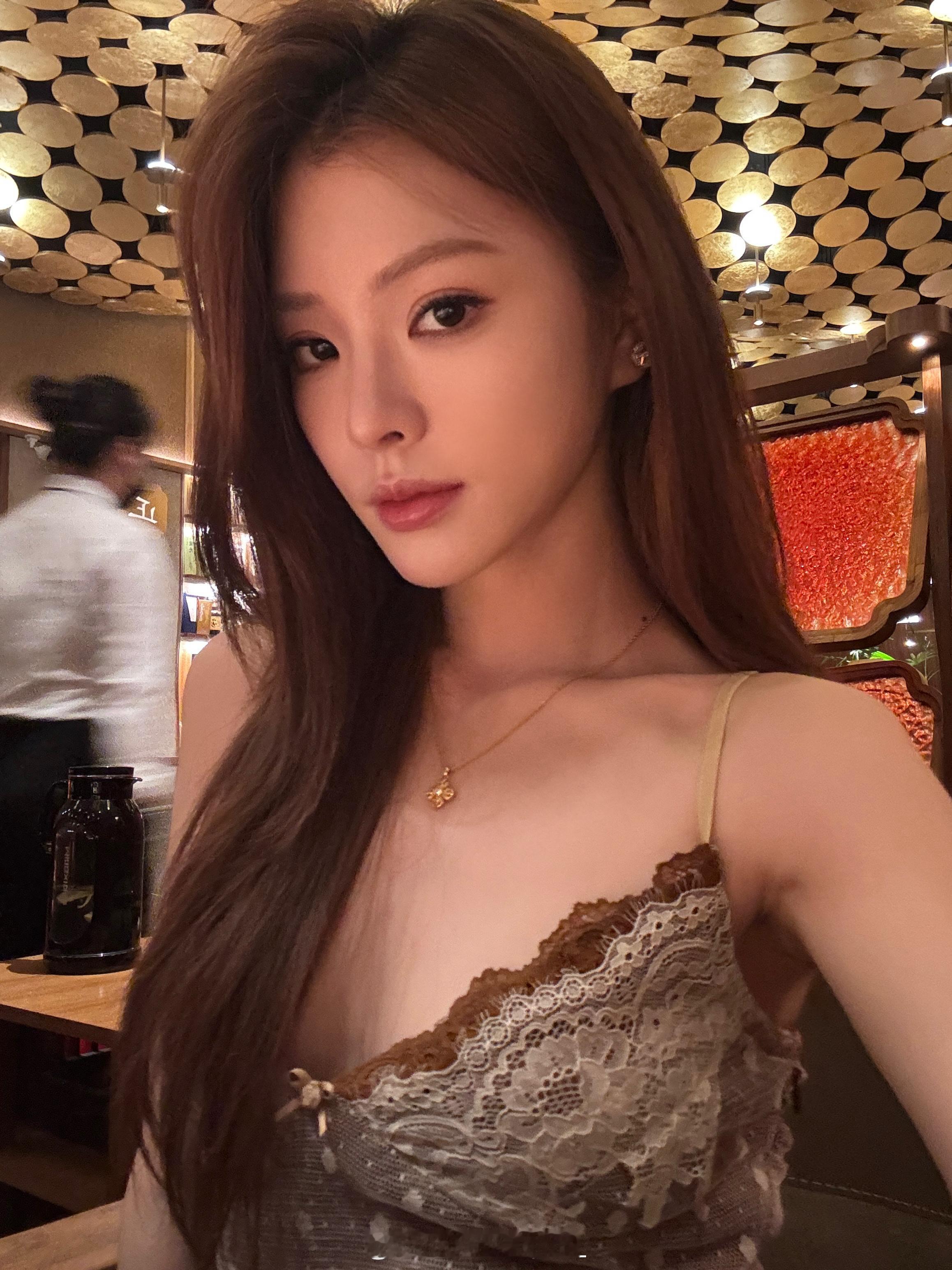 一次发够日常分享OOTD[超话]穿搭[超话]美妆  ​​​