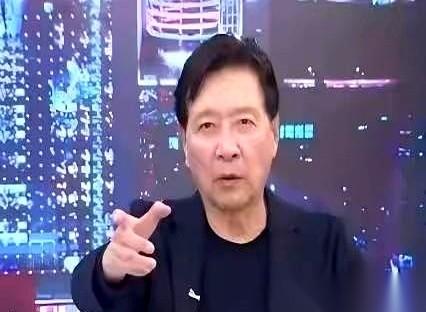 赵少康在节目上，讲了他爸的一段往事。
他爸，一个国军，当年在东北的战场上，被解放