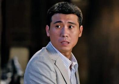 李乃文说：“我母亲同样是中戏毕业的，毕业后被分配到银川。我就是在银川出生的，等到