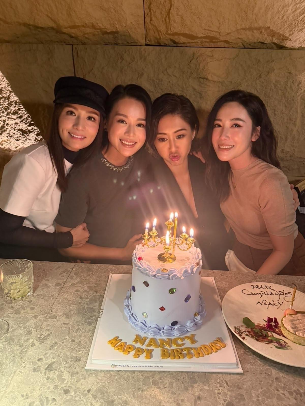 胡定欣晒45岁生日庆生照 ​​​