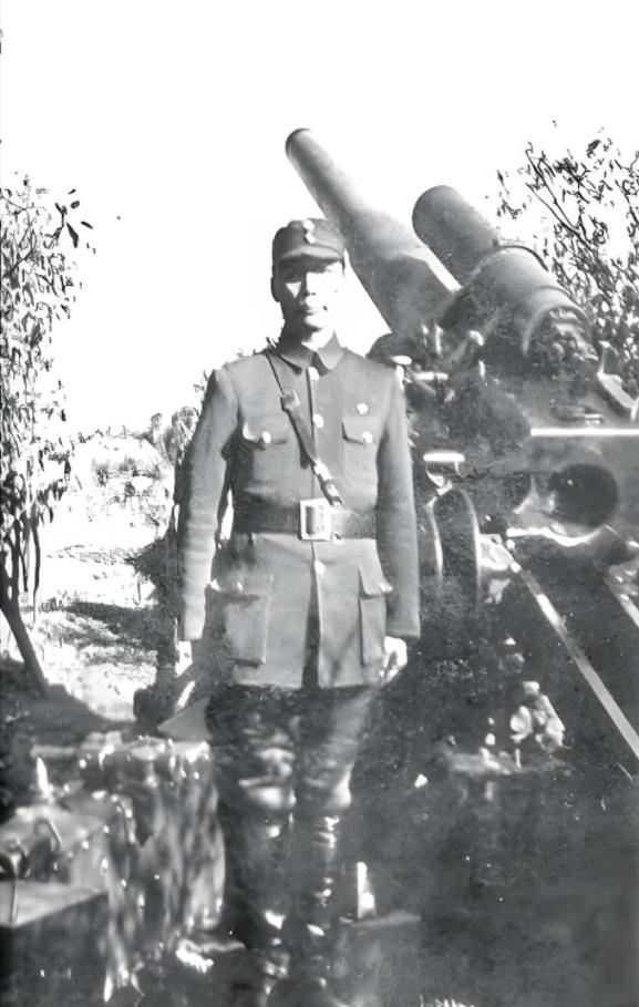 王玉卿，自若卿，毕业于黄埔军校炮兵科。
原第九战区上校炮兵指挥官，整编74师少将