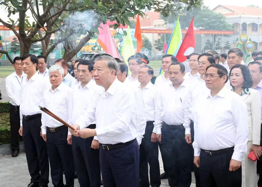 信心大振！胡志明市在合并巴地头顿省和平阳省之后，苏林寄予厚望，称胡志明市应该迈向