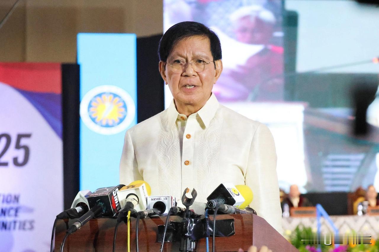 经过眼部手术后，菲律宾参议院临时议长潘菲洛·拉克森已准备好重新担任他大约一个月前