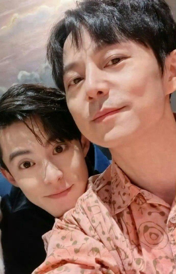 何炅录制亲爱的客栈路透就是说《亲爱的客栈》能不能边录边播啊，王鹤棣的新综又来老朋