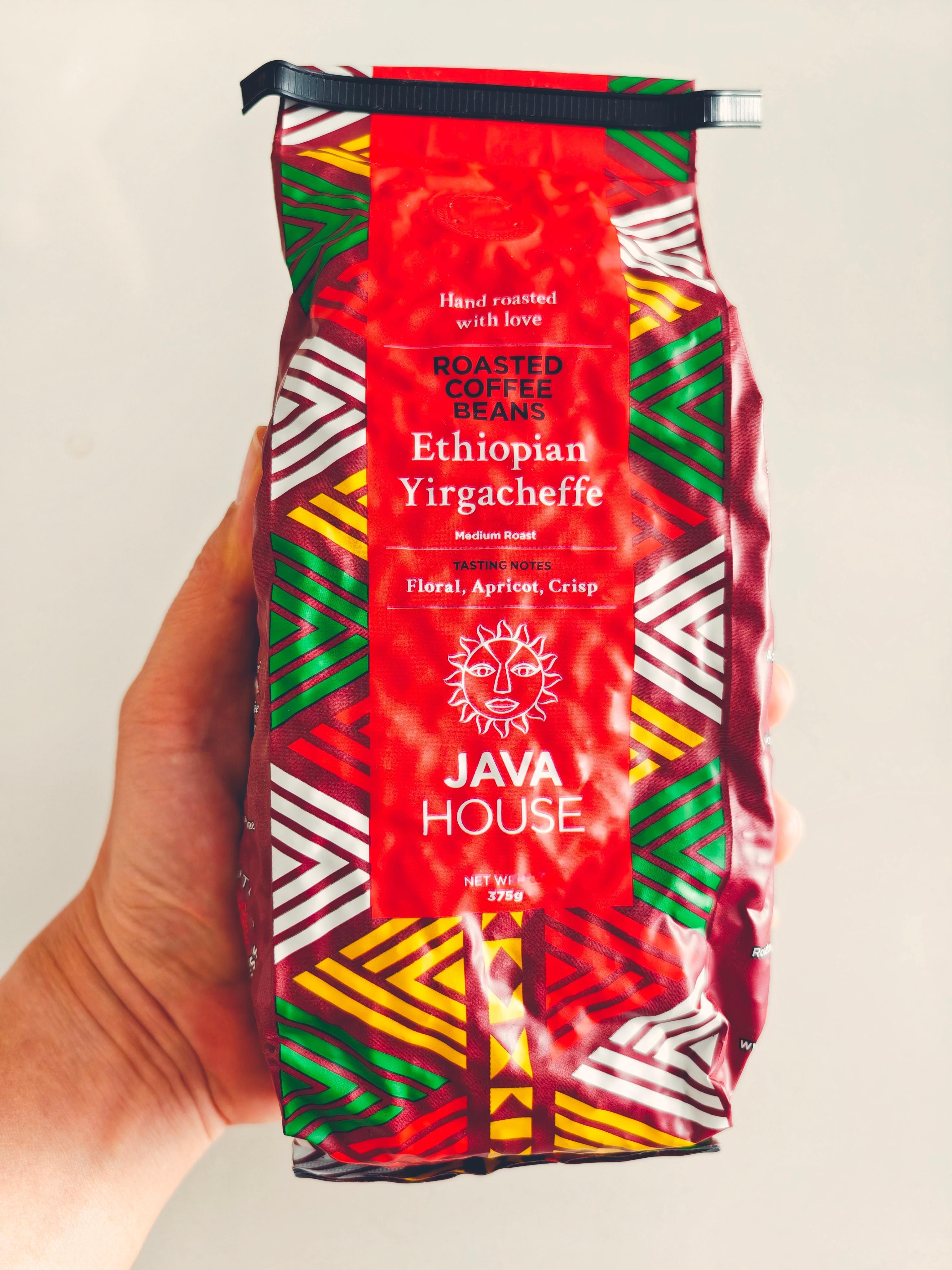 开了一包朋友从埃塞俄比亚背回来的耶加雪菲中深烘按理说这类豆子适合手冲和滤泡，但我