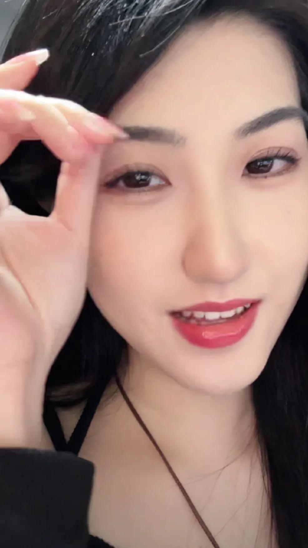 2025.1.24
人生很短
不要活的太累
笑，能让你快乐，一定要放开所有的大笑