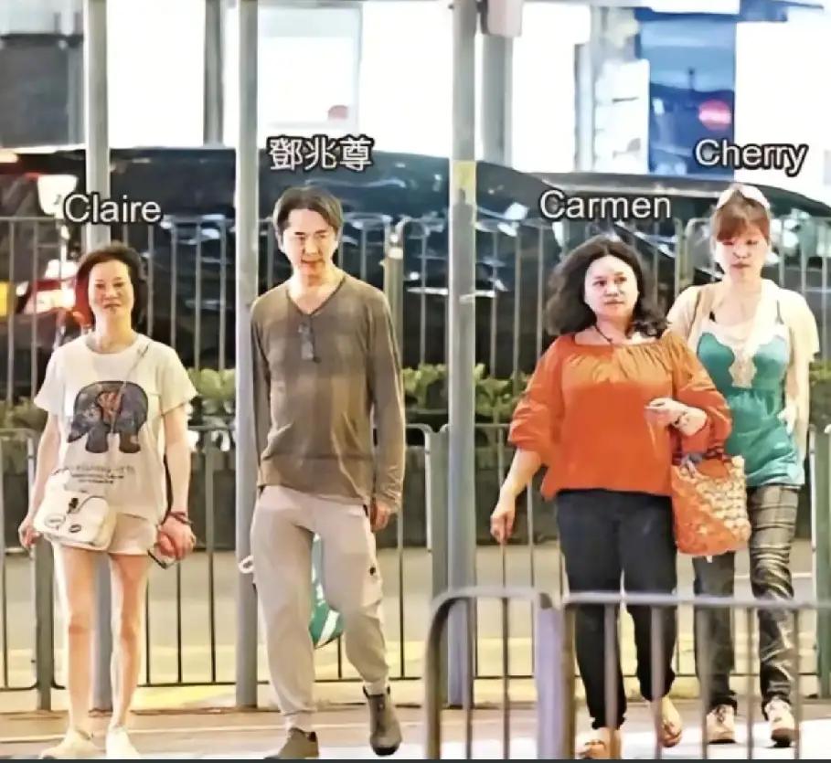 香港公认最听话的富二代，非邓兆尊莫属！他是粤剧名家邓永祥之子，1997年30岁的