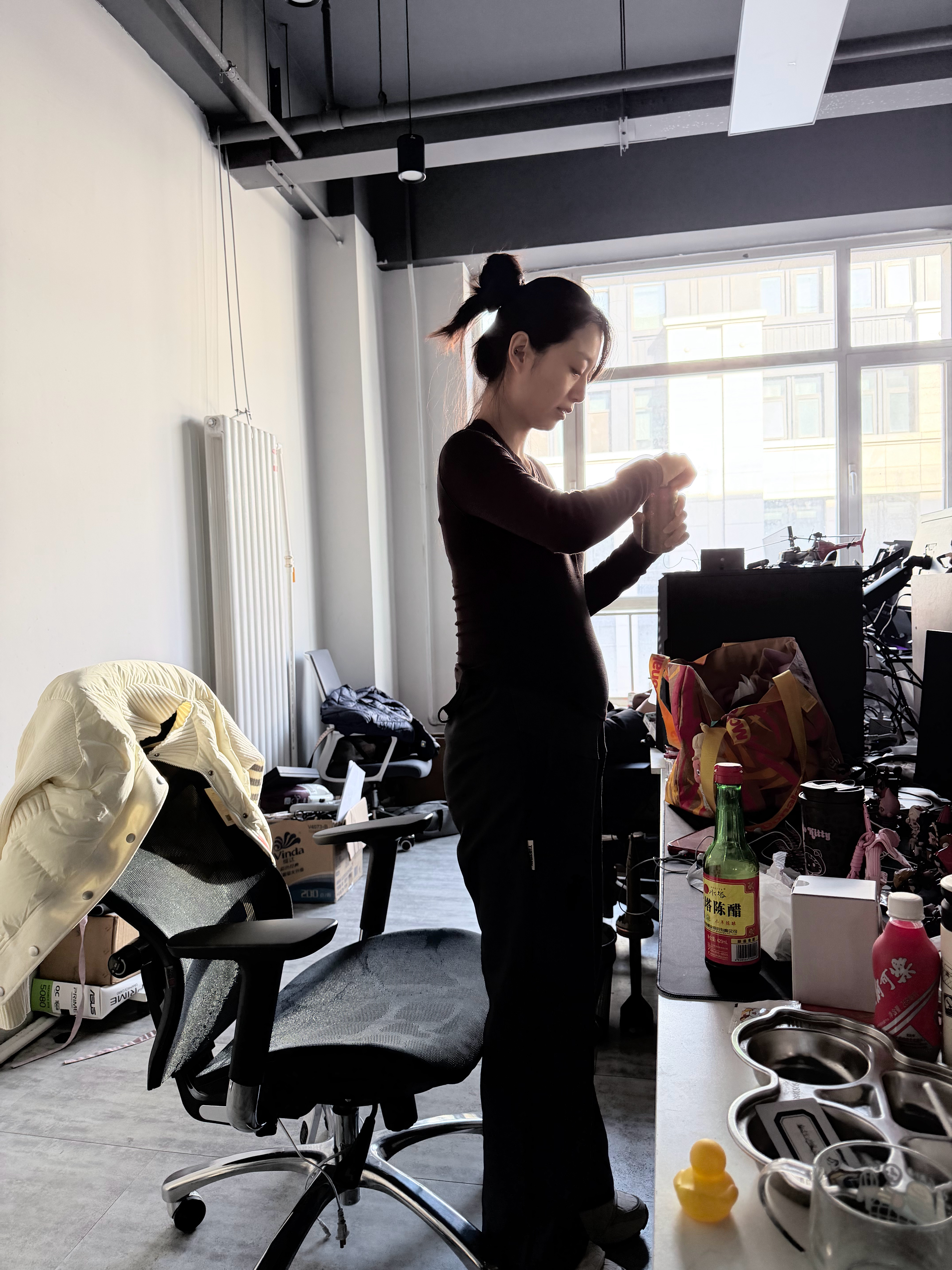 一进我司，孕晚期的韩总已经带崽来上班了