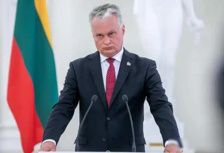 打疼了才知道哭，立陶宛被中国冷落三年，终于绷不住低头求饶了。最终换来的是被中国冷