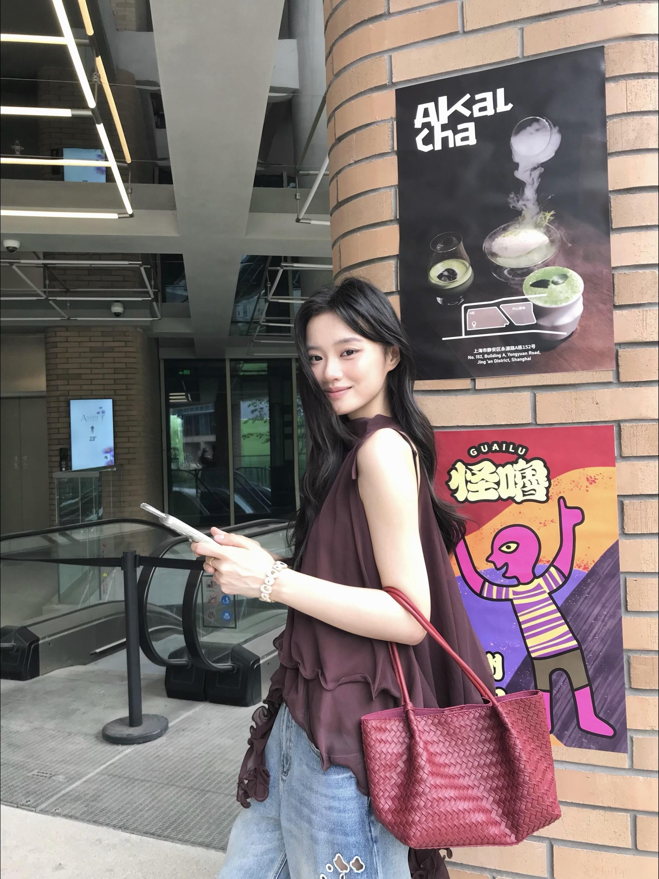 六月 阳光连同幸福一起穿过我瞳孔