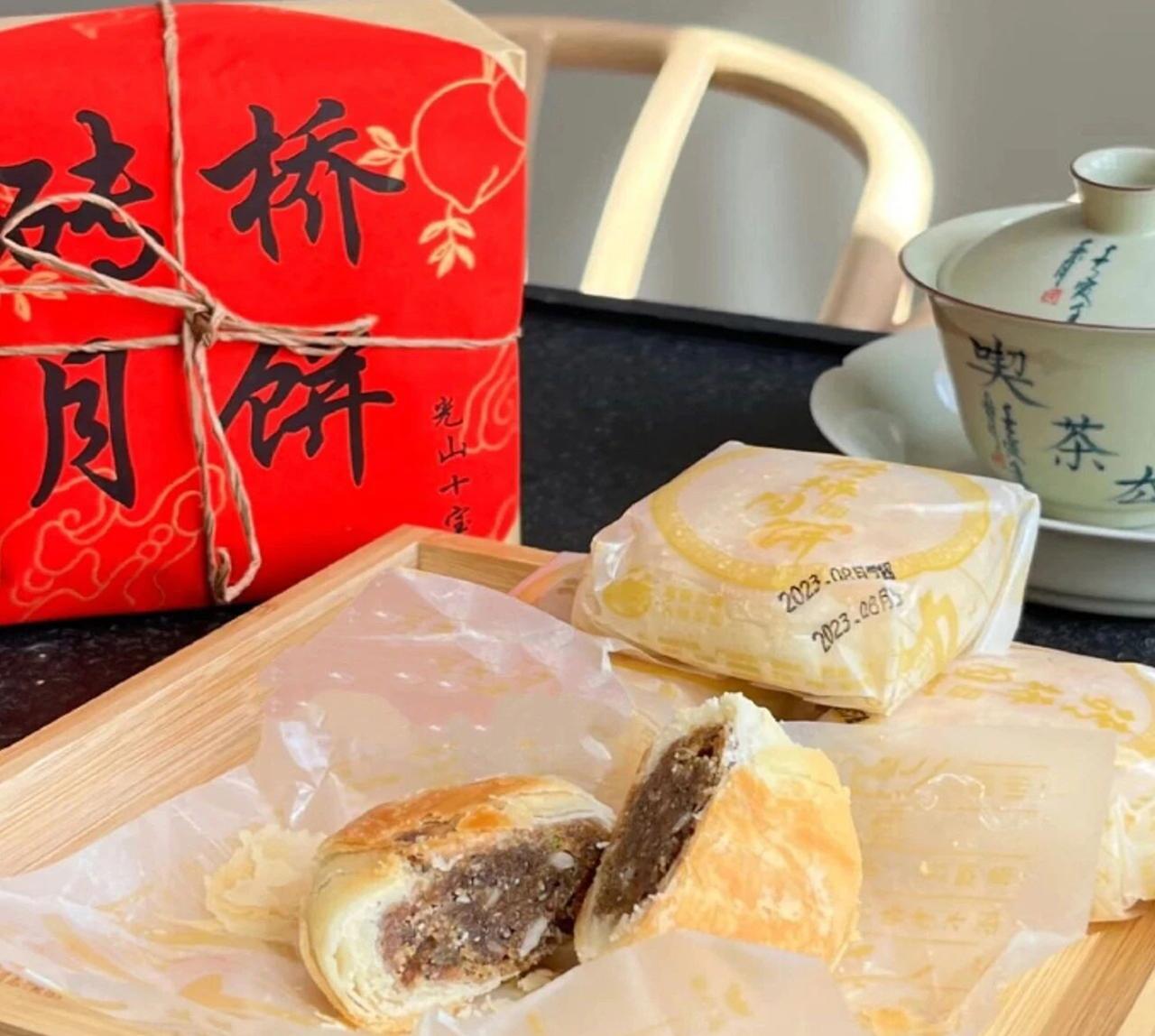 ▲说说河南光山的砖桥月饼
中秋      土特产 
       砖桥月饼，产自