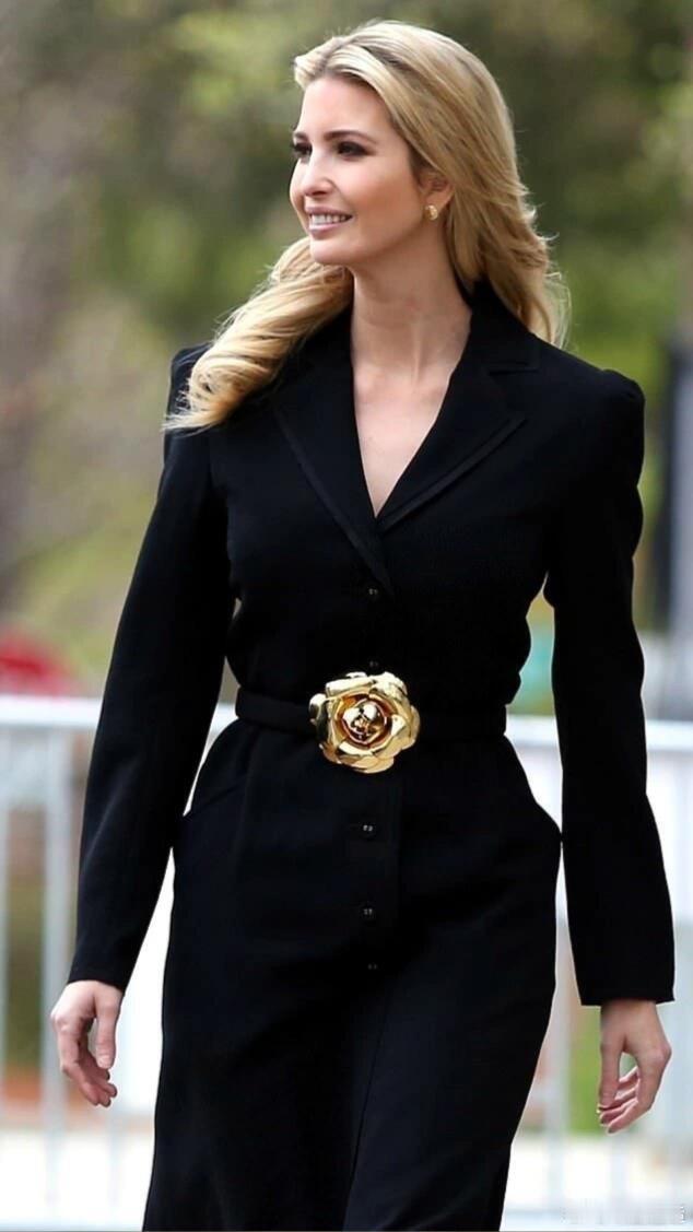 职场天花板级别的伊万卡Ivanka出席活动都穿什么款式服装？ 