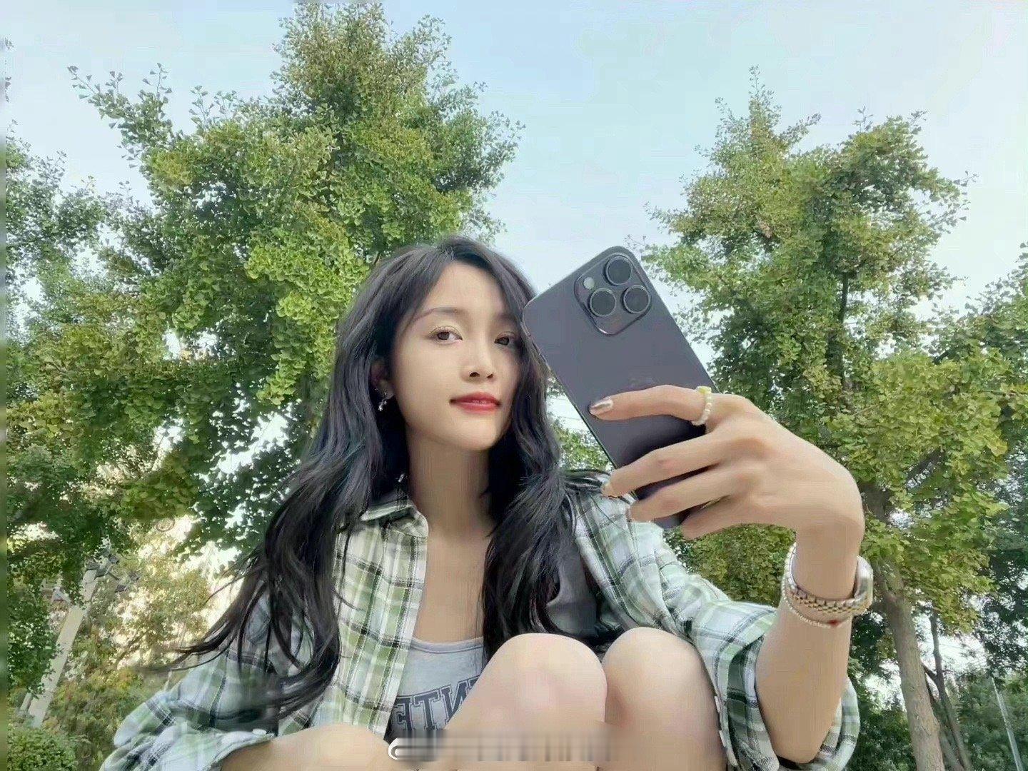 第一次见明星炫新手机 