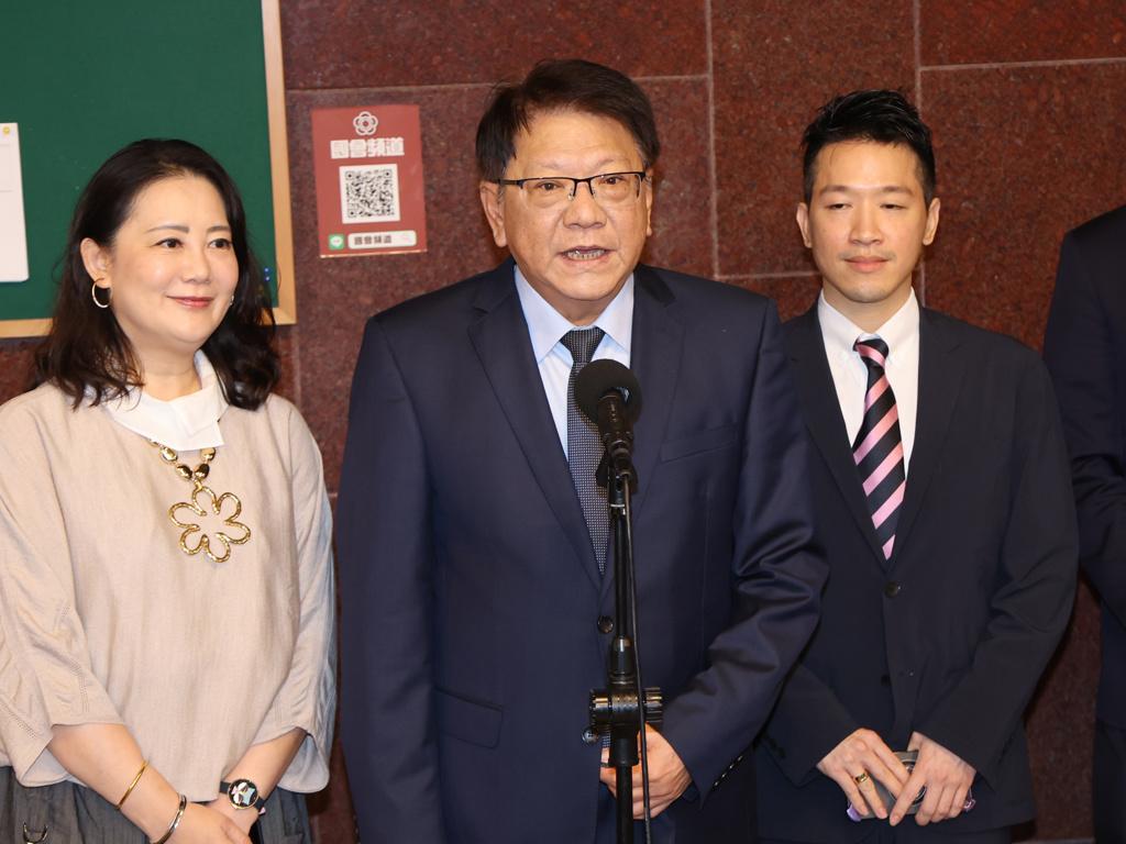 潘孟安、女记者谁责任较大？最新3.5万人网络投票一面倒
潘孟安昨（19）日出席活