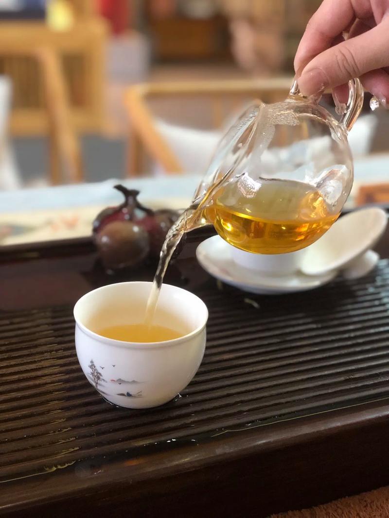 下联：香茗半盏畅清风。

（题图来自网络）
