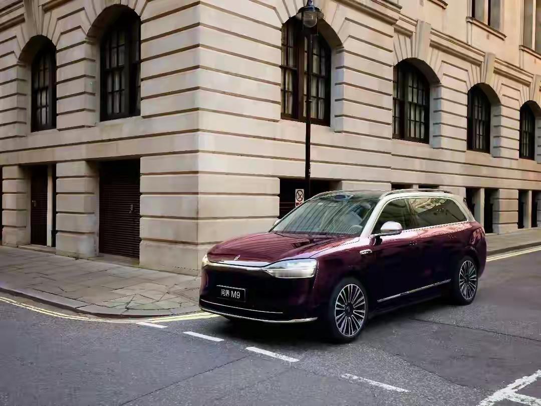 今年几大现象不得不关注：
​​1. 金价持续涨新高，持有黄金的人资产再次暴涨。