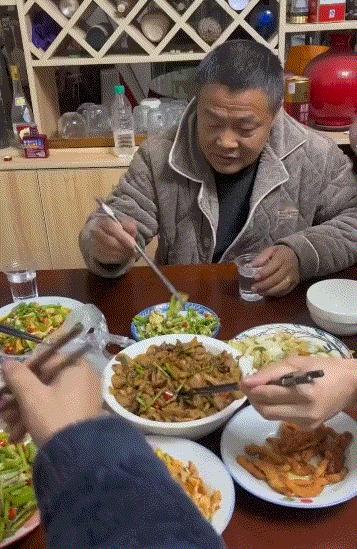 翻腾什么呢，里面有黄金是咋滴