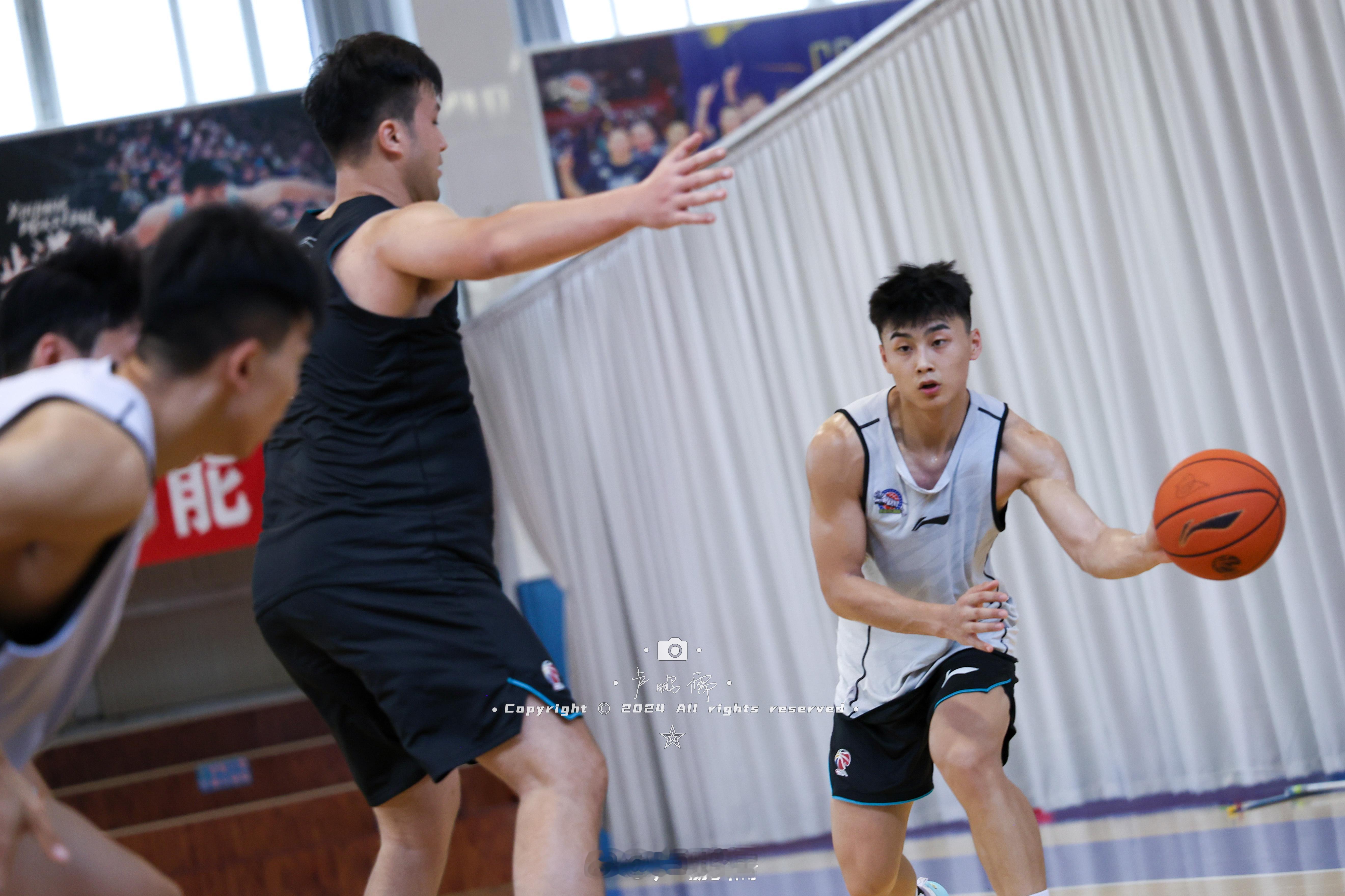 之前发的球队训练照有很多朋友在问这个小伙儿的名字，那今儿个就专门发他一组！他叫葛