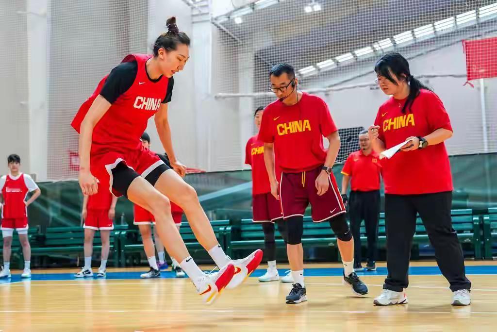 中国女篮界现有球员能组成几支准国家队阵容？

1⃣️，纸面实力最强的阵容
王思雨