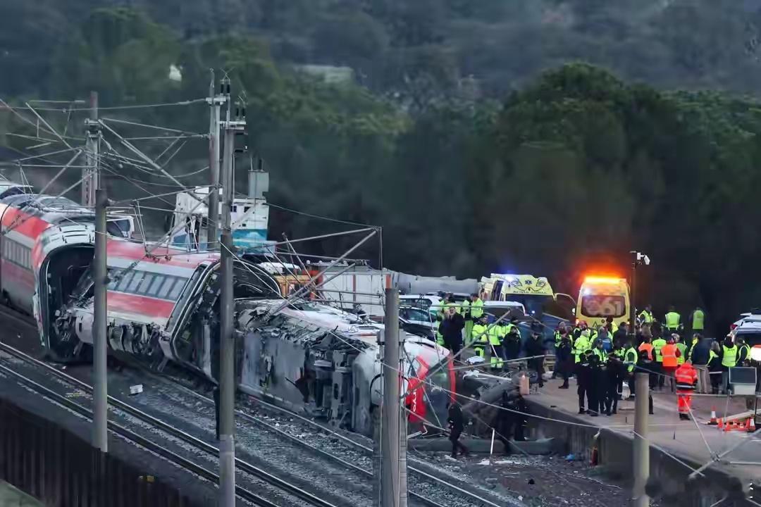 欧洲发生严重高铁事故，西方舆论罕见沉默 ，如果列车是中国制造？西班牙南部发生的这