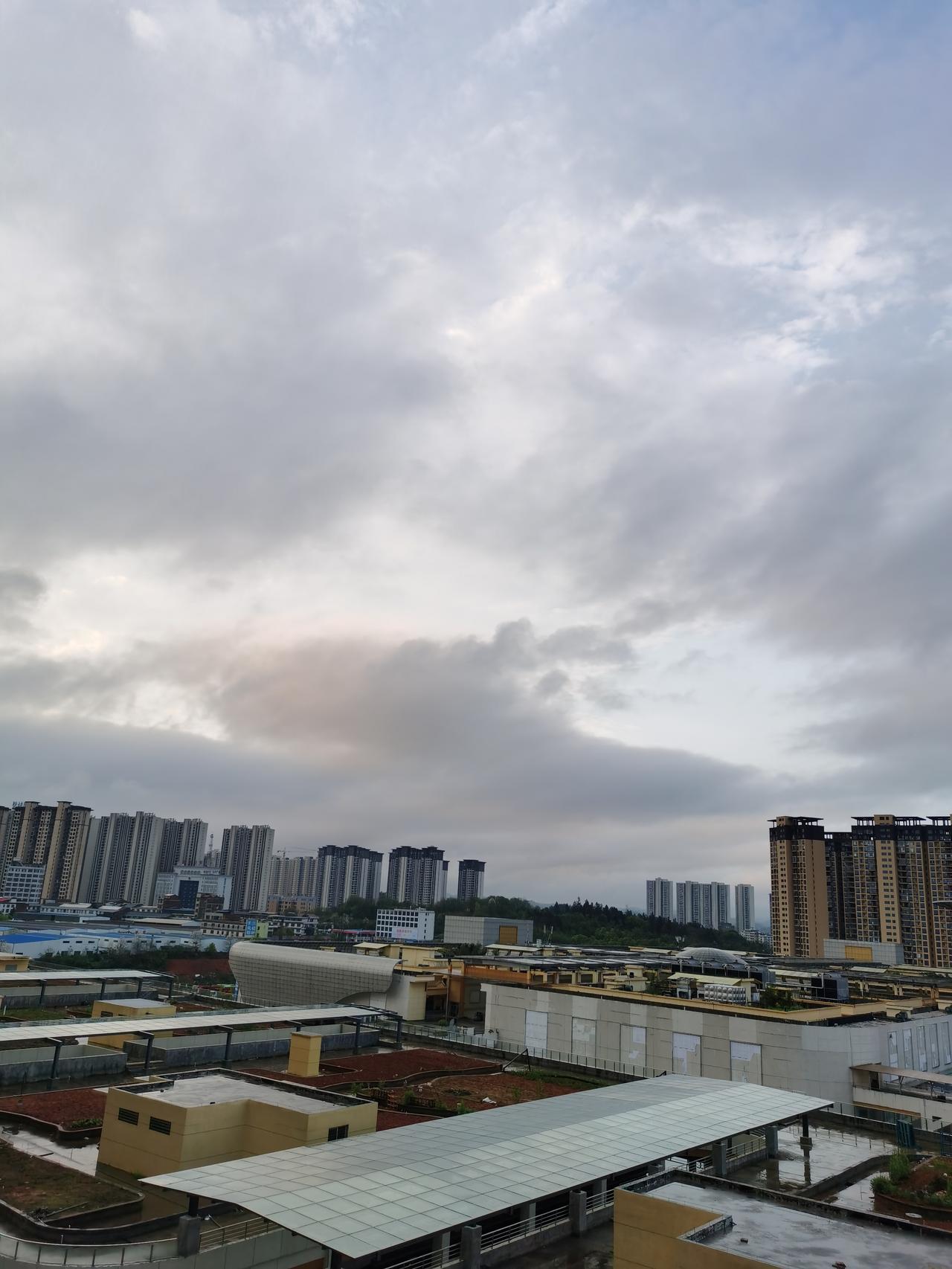 打麻将扰民真的没办法管吗?
是没办法管还是不想管，睁只眼闭只眼，我们公司楼下旁边