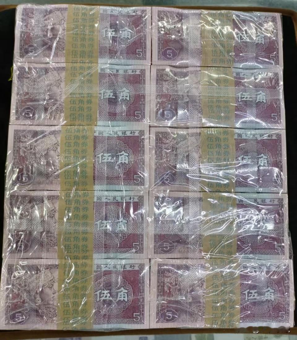 普通收藏者适合买什么样的钱币品种呢？只要记住一点就行：容易套现的。什么叫容易套现