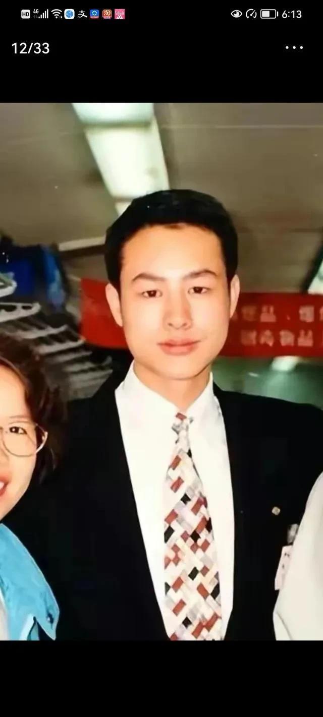 张颂文散文《在心里点灯的人》，发表于《天涯》杂志。其中盲人摸骨的段落。

   