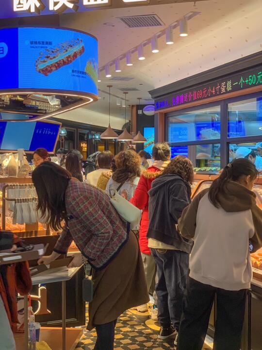 天津新店，排队也要吃……