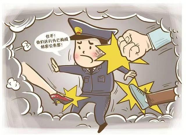 山东临沂，一民企老板因私家车位被警车占用，与警方产生冲突，警察受伤，老板主动赔偿