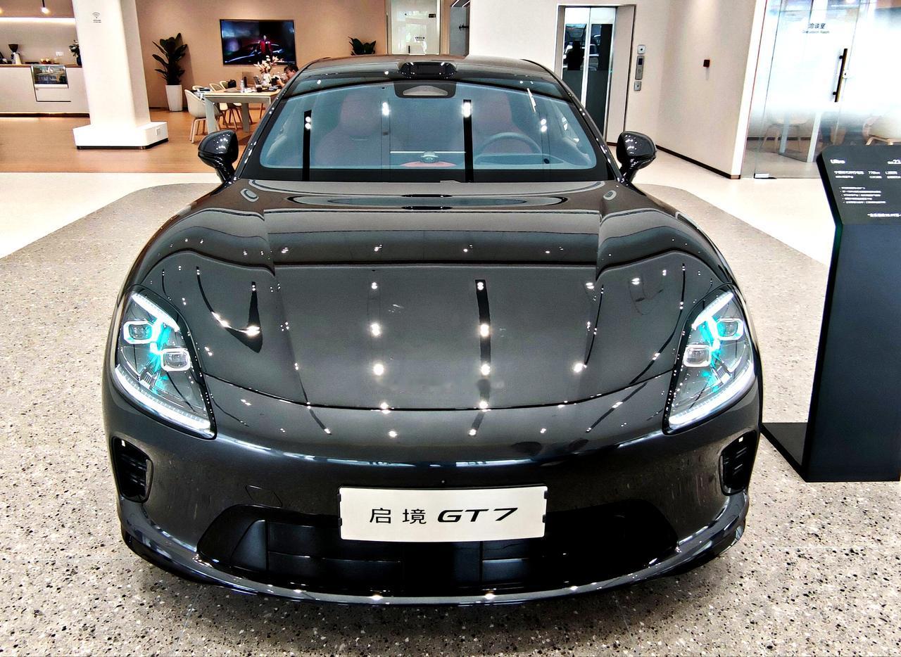 中大型猎装轿跑《启境GT7》
   全新启境GT7是广汽与华为引望联合打造，于2