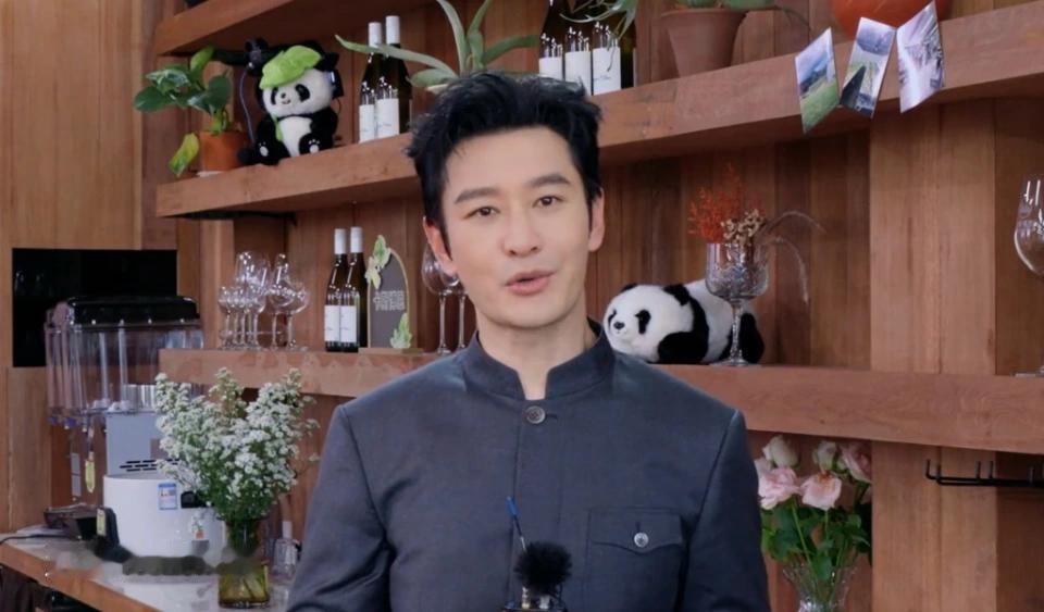 黄晓明再次轰动娱乐圈。
这次不是因为要和杨颖复合，
而是6月10日这天，迎来了人