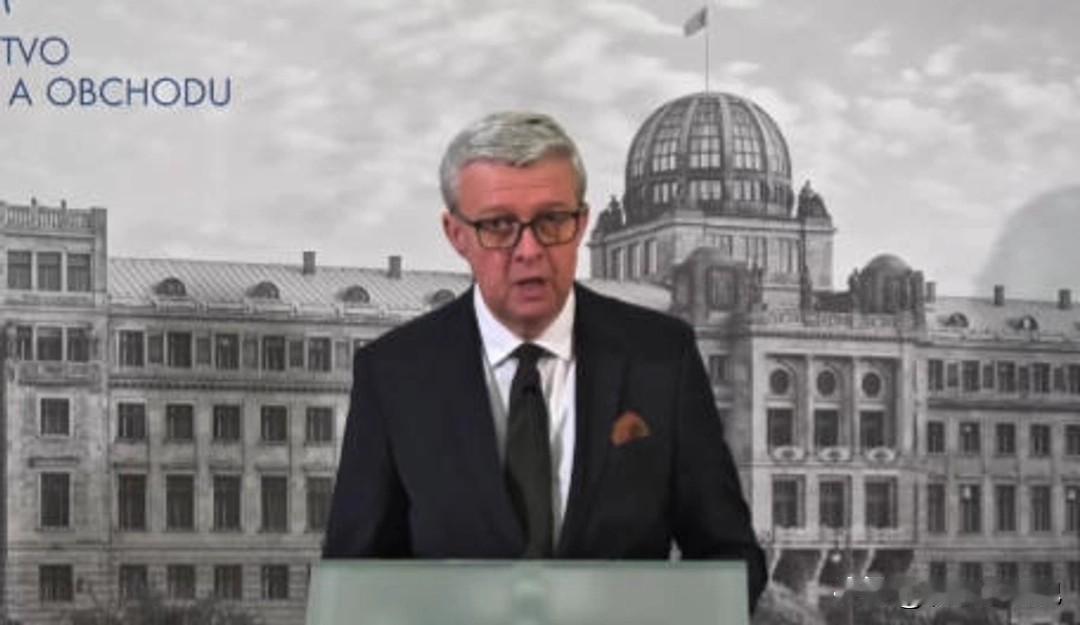 欧盟近日对其环保政策方向作出了显著调整，这一调整被业内观察家称为一次关键性的战略