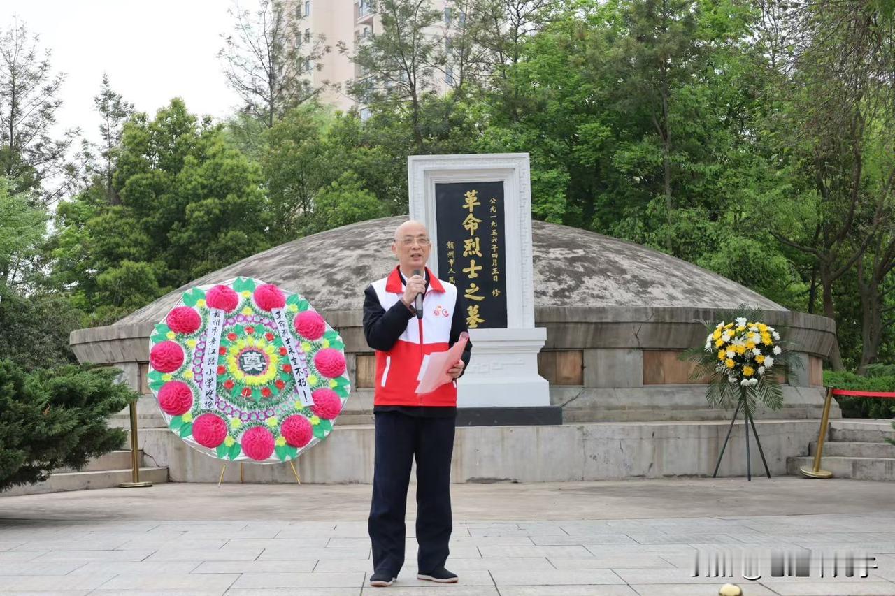 3月27日上午，赣州市新四军历史研究会副会长、赣州市社科普及文明实践志愿服务队队