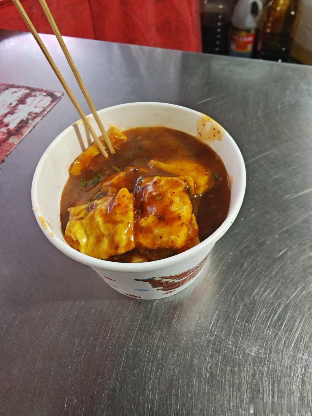 深夜，还有什么比这个更有吸引力呢电车老友记臭豆腐 临沂·鲁商中心