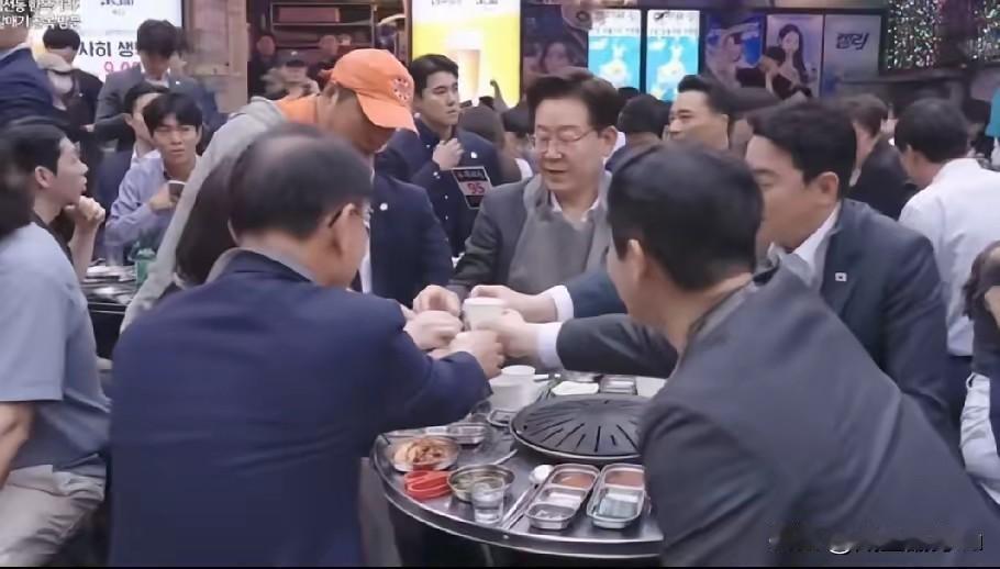 怎么看李在明深入民间？你不能简单的归纳于作秀，李在明他已经是韩国总统了位置做稳了